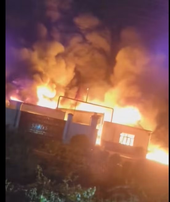 Cháy công ty sơn ảnh 3 Chay cong ty son anh 3