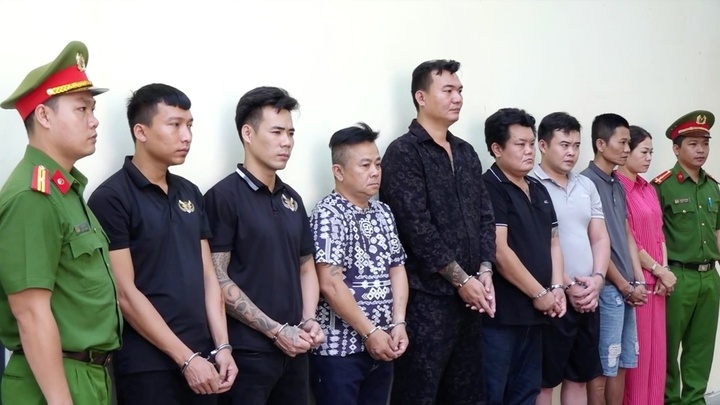 Cong y Nhat Tin,  Doanh nghiep Nhat Tin,  Giam doc Nhat Tin,  Nhan vien Nhat Tin anh 2