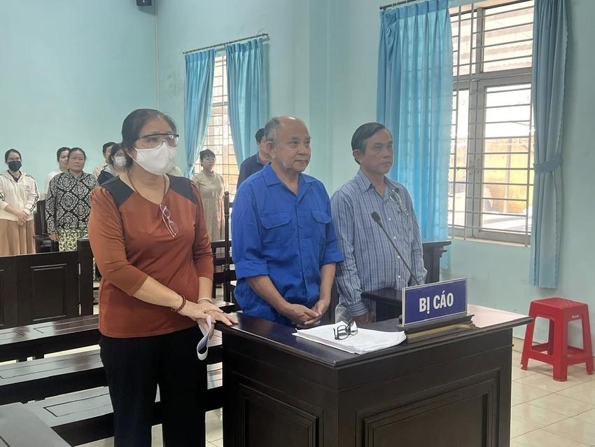 Cong ty Tan Tan,  Giam doc Tan Tan,  Chu tich Tan Tan,  Em trai Tan Tan,  Vo Tan Tan anh 1