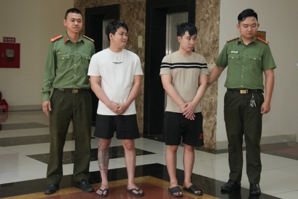 Thu doan chiem quyen kiem soat tai khoan ngan hang, lua dao 23 ty dong hinh anh