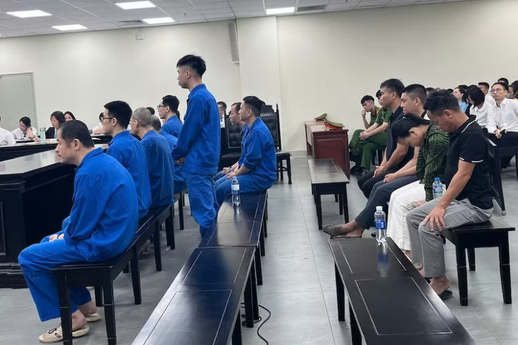 Linh an 30 nam tu vi lua dao chiem doat tien tu the Visa hinh anh