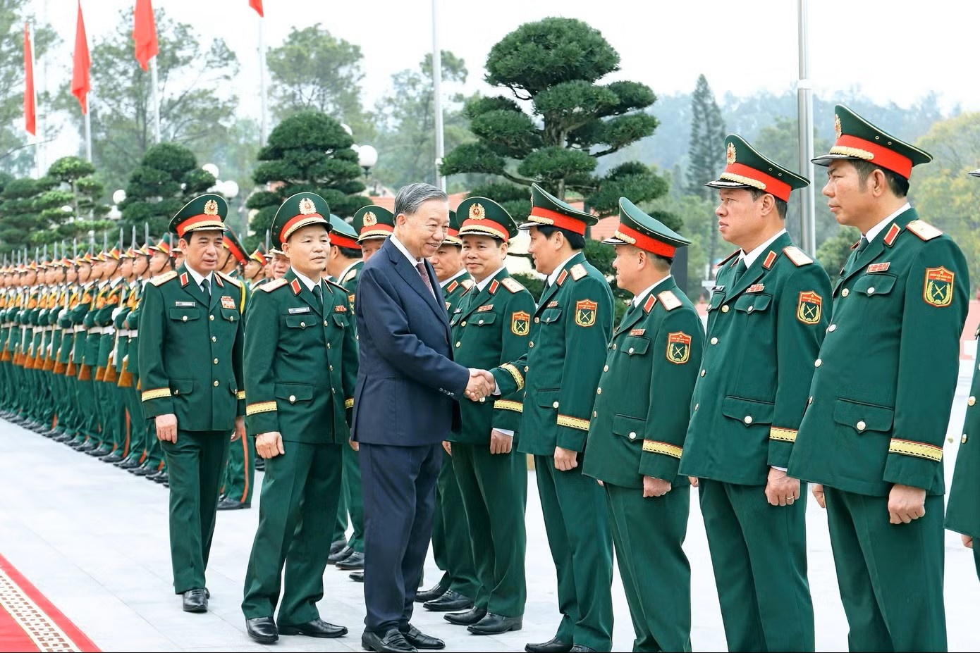 Tong Bi thu, Chu tich nuoc trao danh hieu Anh hung tang Quan khu 3 hinh anh