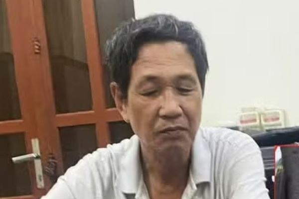 Tai xe taxi dung gach tan cong khach, thua nhan sai trai va xin loi hinh anh