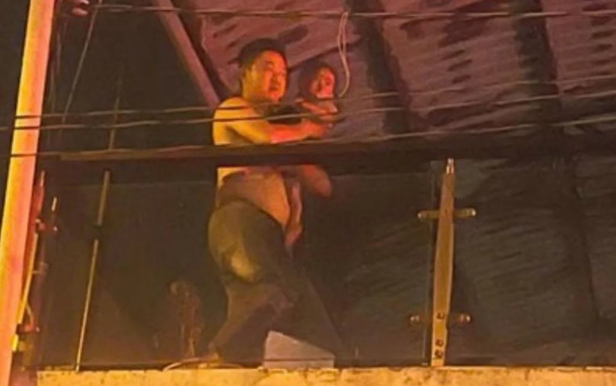 Cua khoa van tay khien nhieu nguoi mac ket trong vu chay o TP.HCM hinh anh