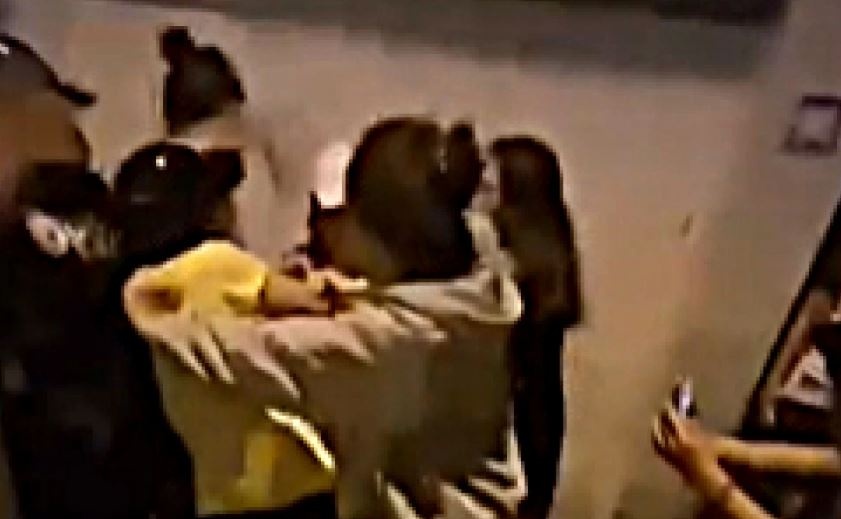 Hon chien giua nhieu phu nu o Nghe An hinh anh