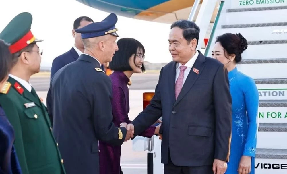 Chu tich Quoc hoi va phu nhan tham chinh thuc Italy hinh anh