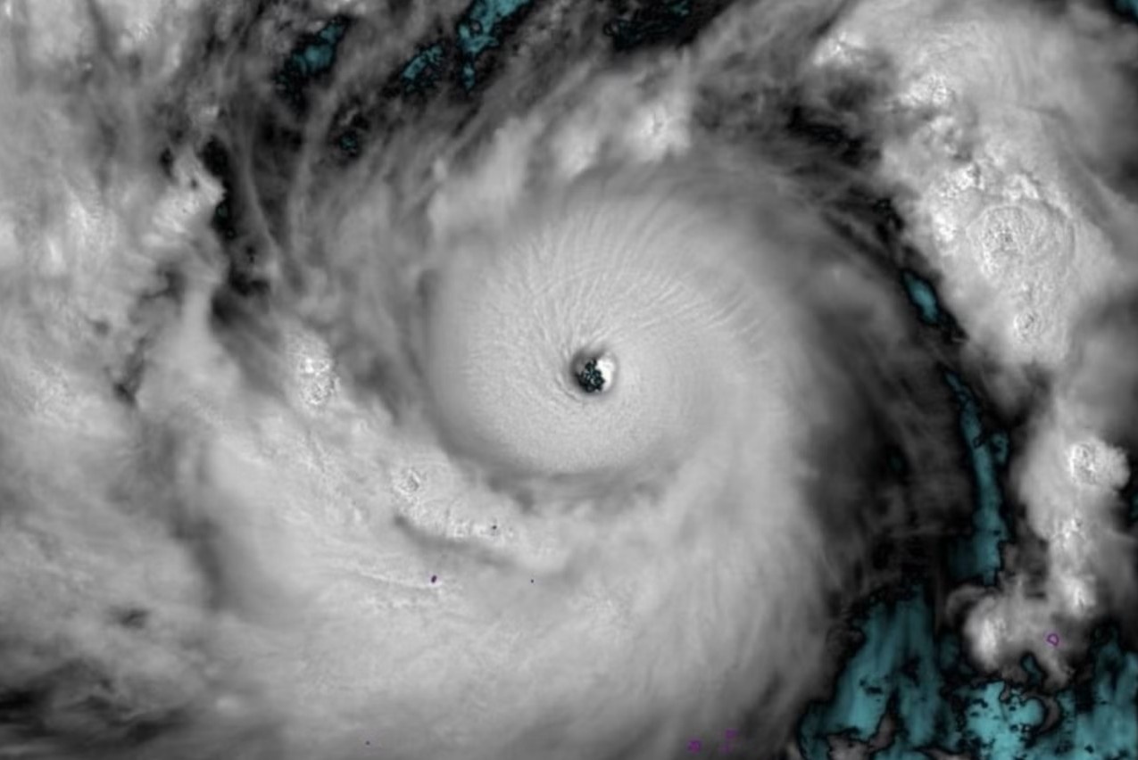 Sieu bao xuat hien ngoai khoi Philippines hinh anh