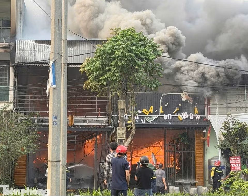 Chay nha hang Cua Song anh 1