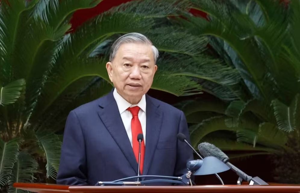 Tong Bi thu, Chu tich nuoc trao cac quyet dinh ve cong tac can bo hinh anh