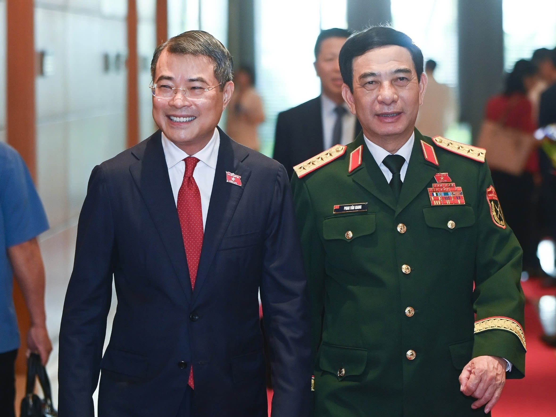 Gioi thieu chu ky cua Thu tuong Le Minh Hung va 6 pho thu tuong hinh anh