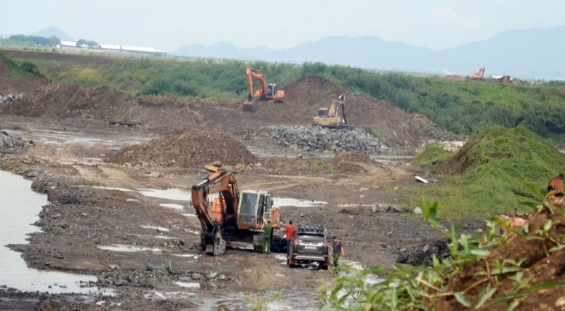 Tim chu so huu 9 phuong tien lien quan vu an tai ho chua nuoc Da Den hinh anh