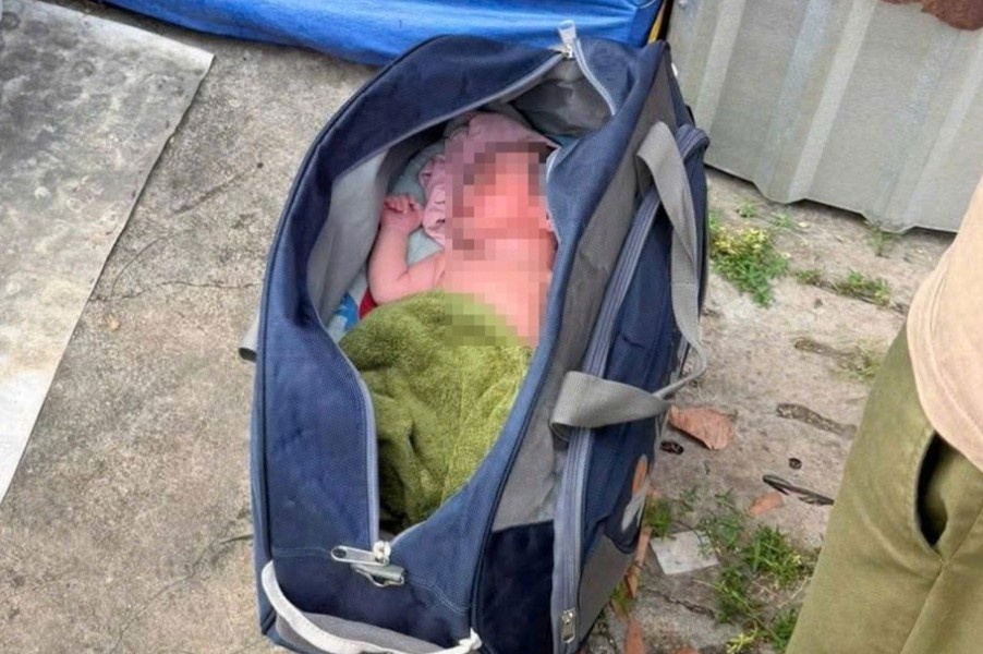 Be trai so sinh nguyen day ron bi bo gan nha tho o TP.HCM hinh anh