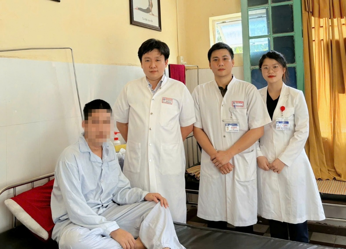 Benh nhan nuot ban chai anh 2