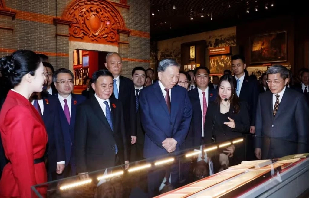 Tong Bi thu, Chu tich nuoc tham Bao tang Lich su DCS Trung Quoc hinh anh