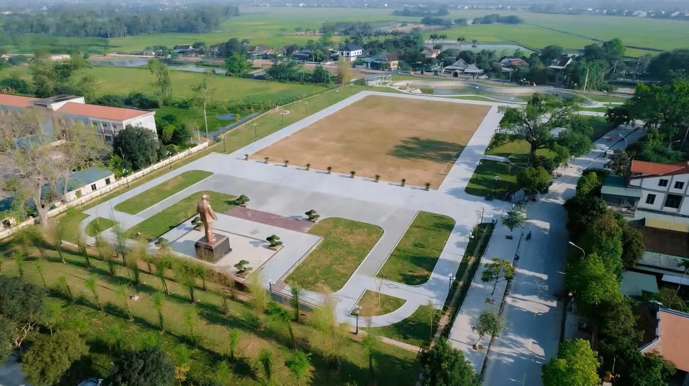 Tuong dai Ho Chi Minh anh 2