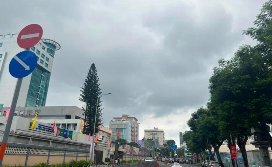 TP.HCM don mua giai nhiet hom nay? hinh anh