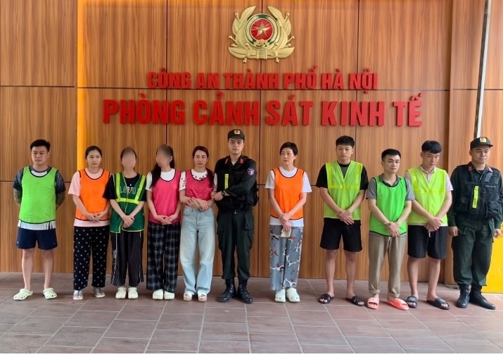 Khoi to doi tuong thu thap trai phep thong tin ve tai khoan ngan hang hinh anh