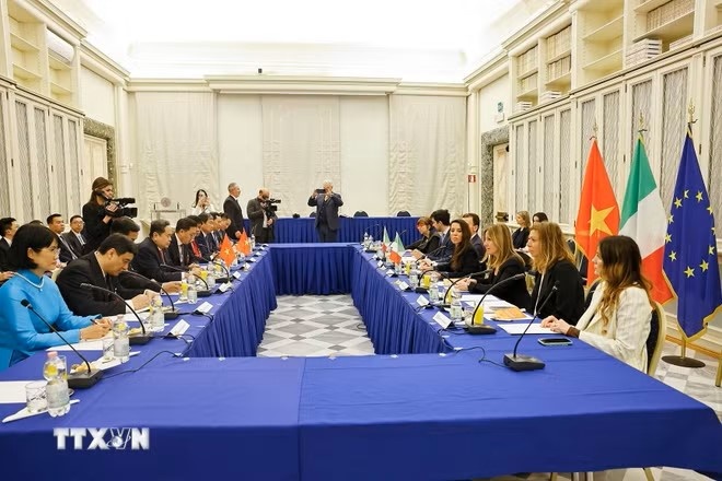 Licia Ronzulli anh 2