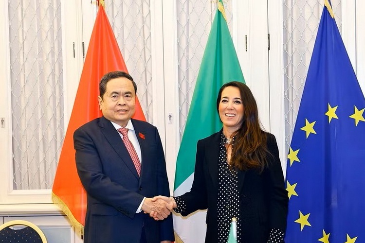 De nghi Italy co chinh sach mien thi thuc cho cong dan Viet Nam hinh anh