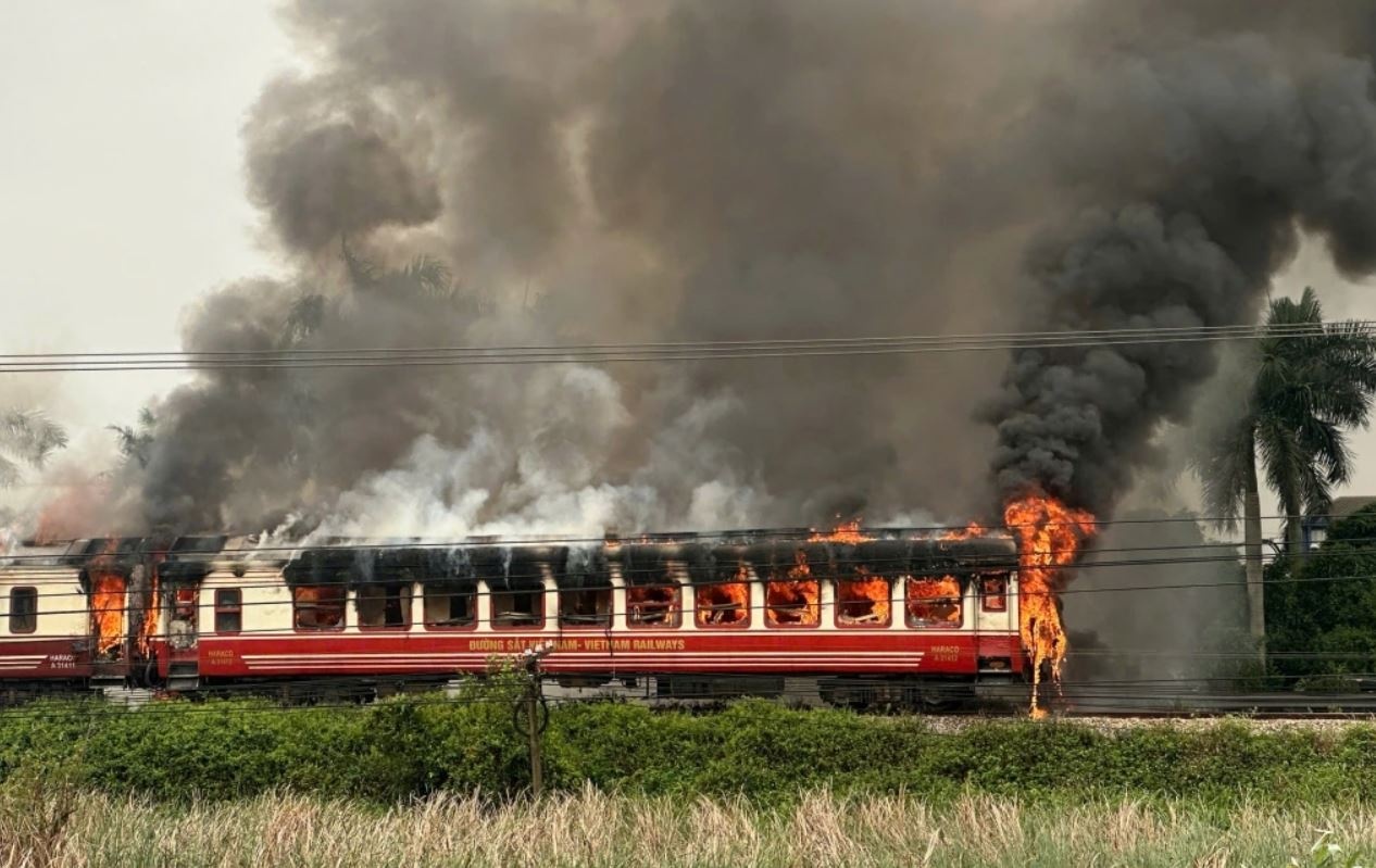 Chay tau hoa o Hai Phong hinh anh