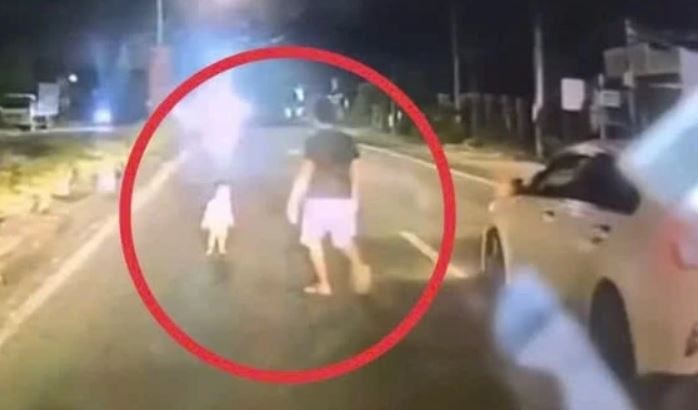 Tai xe chan xe giua duong, cuu be gai di lac o TP.HCM hinh anh