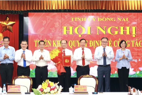 Cong bo quyet dinh cua Thu tuong ve cong tac can bo o Dong Nai hinh anh
