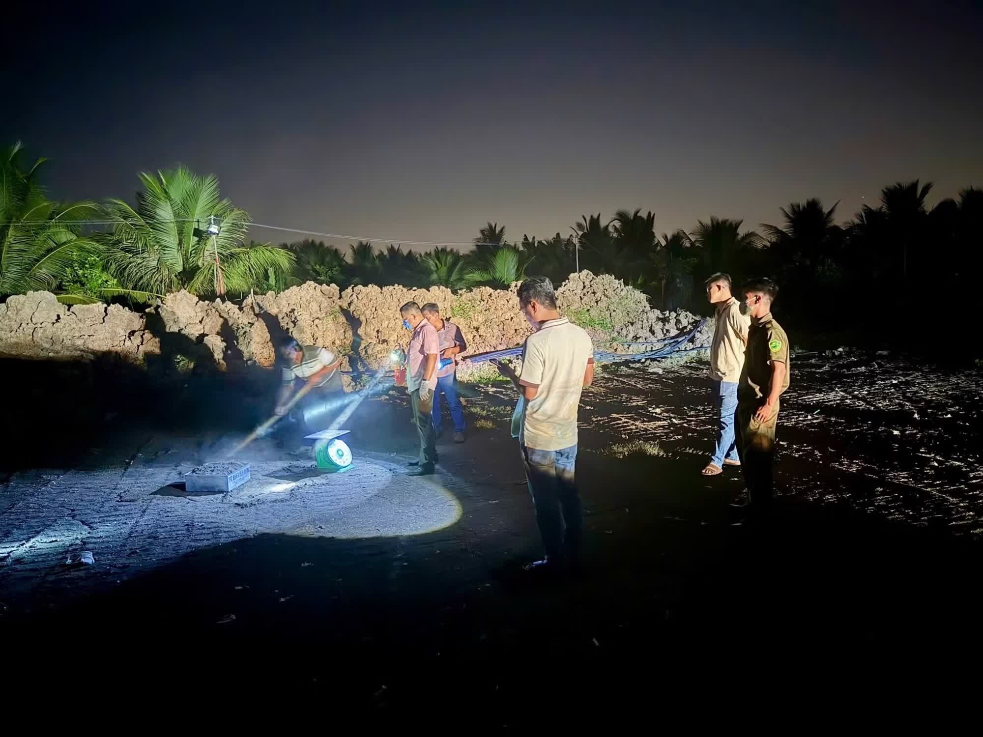 đổ trộm, 20.000 tấn chất thải, Thương Mại Thịnh Phát, Công ty Thịnh Phát, Công ty An Bình, Đất Xanh Miền Nam ảnh 4 do trom, 20.000 tan chat thai, Thuong Mai Thinh Phat, Cong ty Thinh Phat, Cong ty An Binh, Dat Xanh Mien Nam anh 4