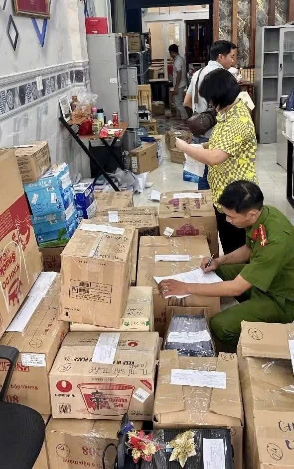 đổ trộm, 20.000 tấn chất thải, Thương Mại Thịnh Phát, Công ty Thịnh Phát, Công ty An Bình, Đất Xanh Miền Nam ảnh 3 do trom, 20.000 tan chat thai, Thuong Mai Thinh Phat, Cong ty Thinh Phat, Cong ty An Binh, Dat Xanh Mien Nam anh 3