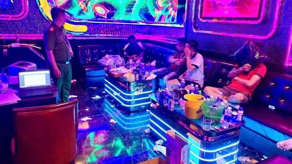 Cuu pho chu tich phuong to chuc 'tiec ma tuy' hinh anh