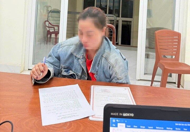 Bao hanh con nho roi quay clip dang mang xa hoi de choc tuc 'chong ho' hinh anh