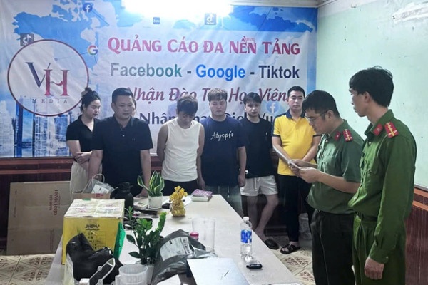 Tim bi hai cua duong day che thuoc gia, gan mac 'Dong y gia truyen' hinh anh