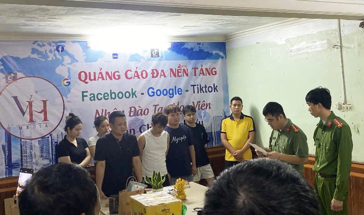 Dong y,  gia truyen 4 doi,  Facebook anh 1