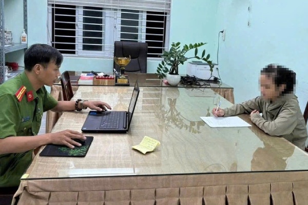 Doi nam nu dung hien truong gia tu tu sau khi gay ra hang loat vu trom hinh anh