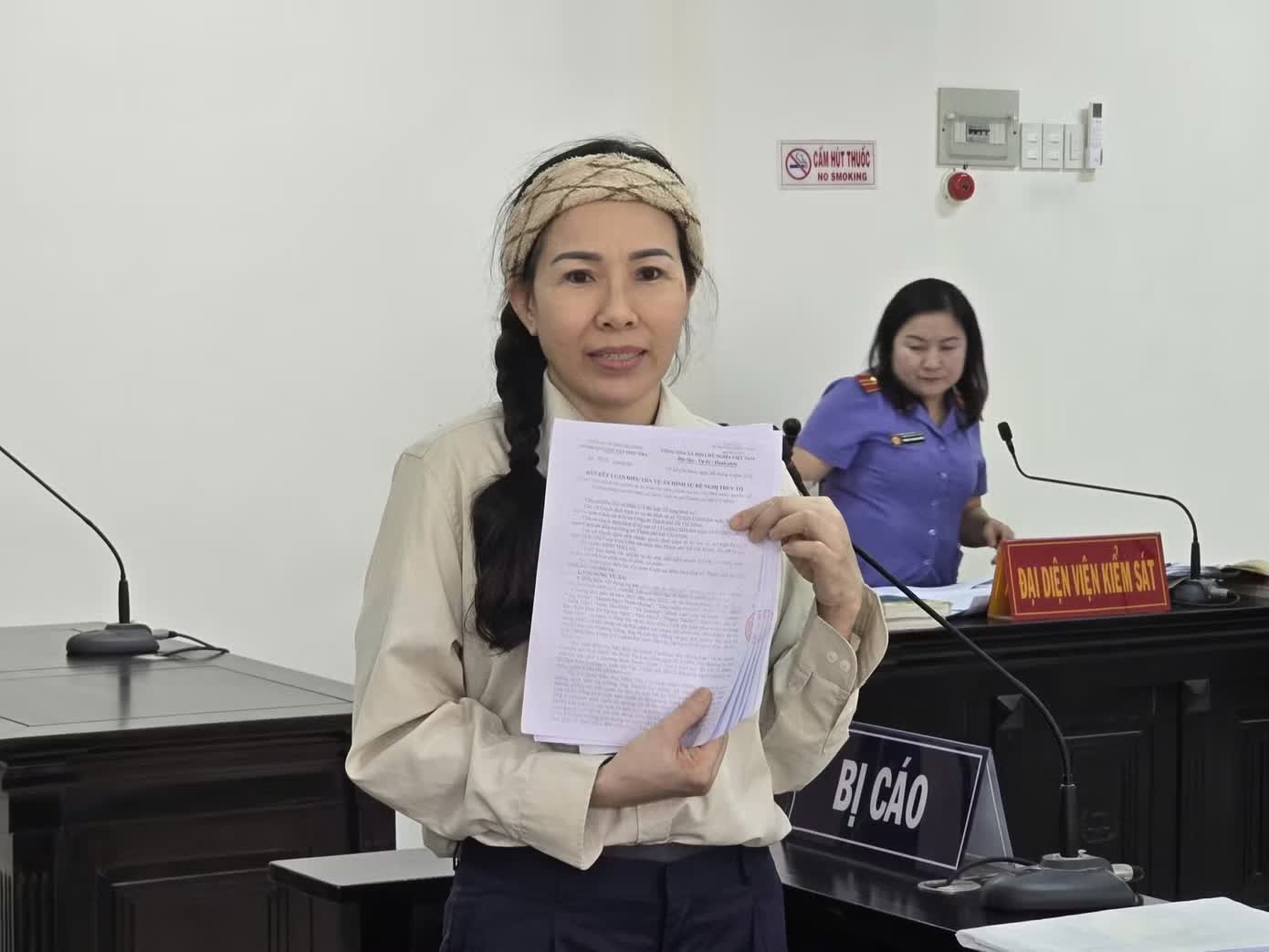 Ngay mai xu phuc tham YouTuber xuc pham vo chong ba Nguyen Phuong Hang hinh anh