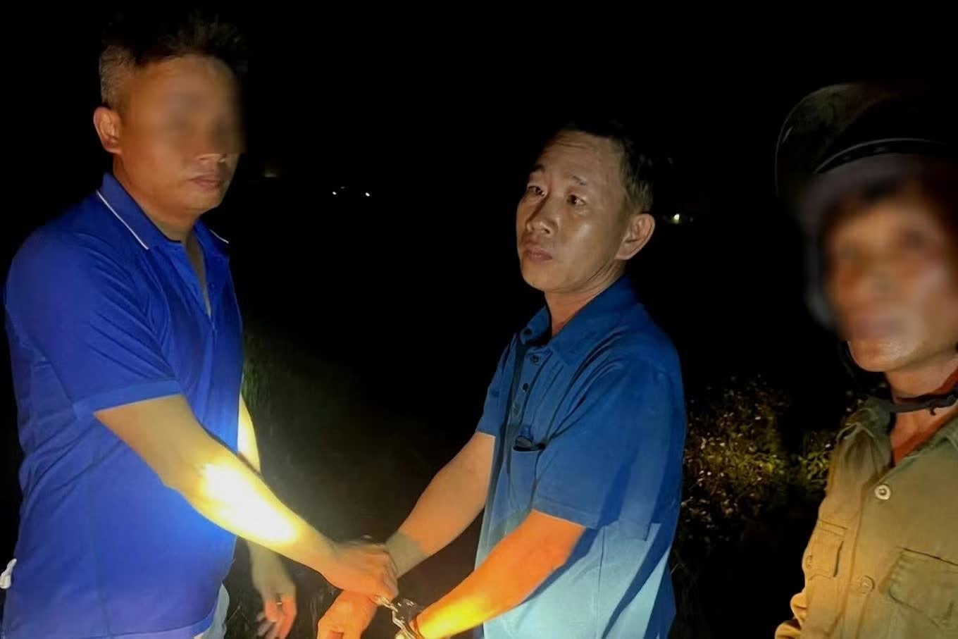 Vay bat,  nguoi dan ong,  cam dao,  dam tu vong,  vo cu anh 1