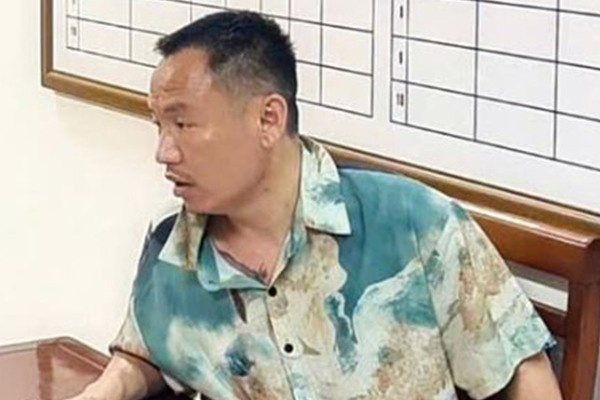 Bat giu doi tuong nguoi nuoc ngoai no sung sau va cham giao thong hinh anh