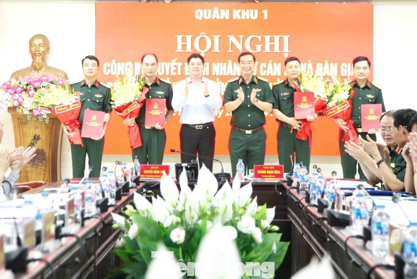 Cong bo cac quyet dinh cua Bo truong Bo Quoc phong ve cong tac can bo hinh anh