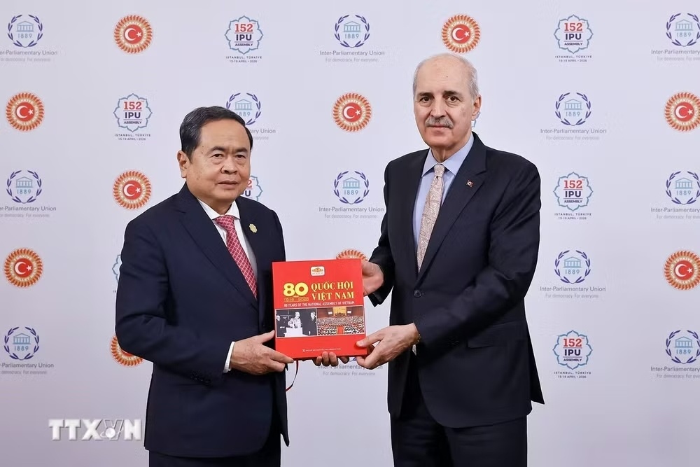 Chu tich Quoc hoi anh 3