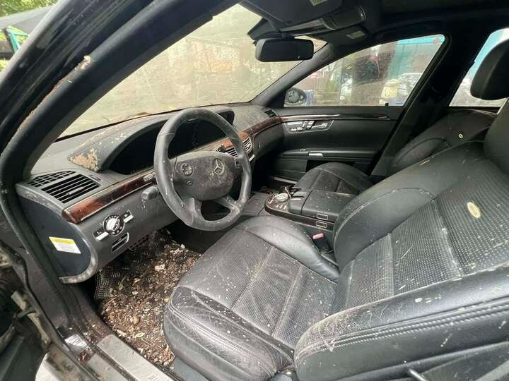 Oto Mercedes S63 bi bo quen 10 nam tren via he la tang vat vu an hinh anh