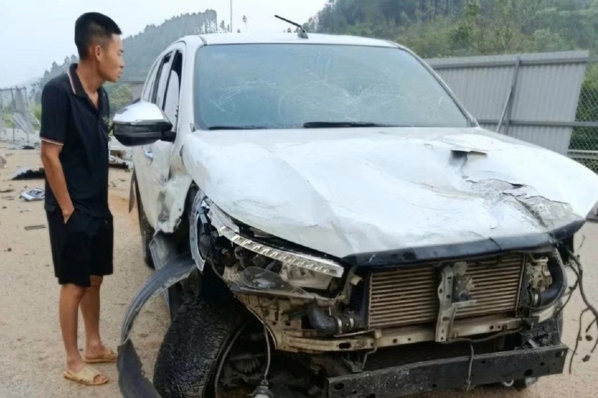 Vu thieu ta cong an tu vong tren cao toc: No lop mat lai tren duong hinh anh