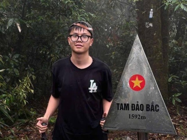 Hon 100 nguoi cung flycam tim nam sinh mat tich khi leo nui Tam Dao hinh anh