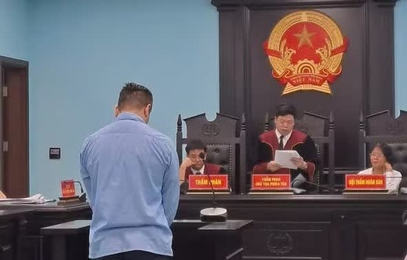 Gia mao nguoi da chet giao dich nha dat, chiem doat tien ngan hang hinh anh