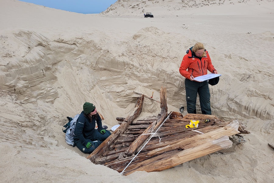 Phat hien xac tau hon 200 nam tuoi o 'nghia dia Dai Tay Duong' hinh anh