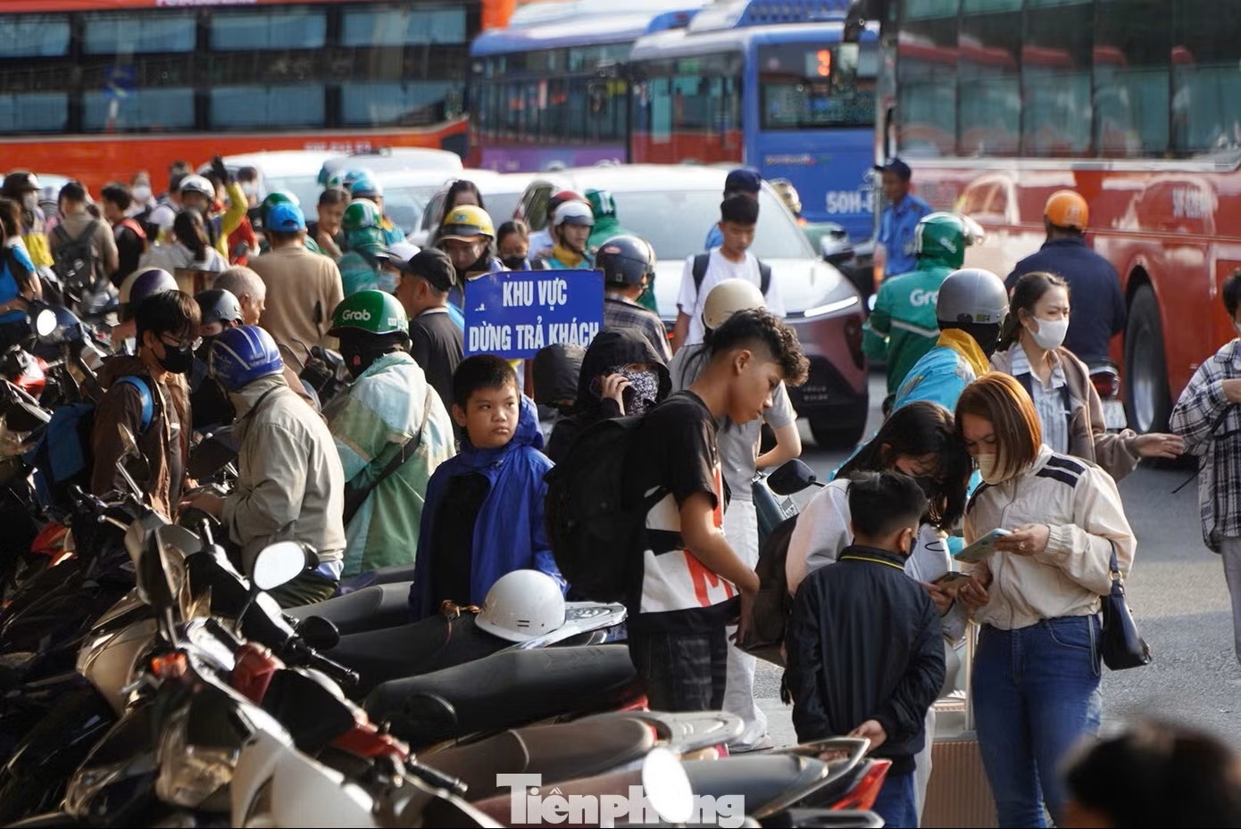 Ben xe mien Tay anh 1