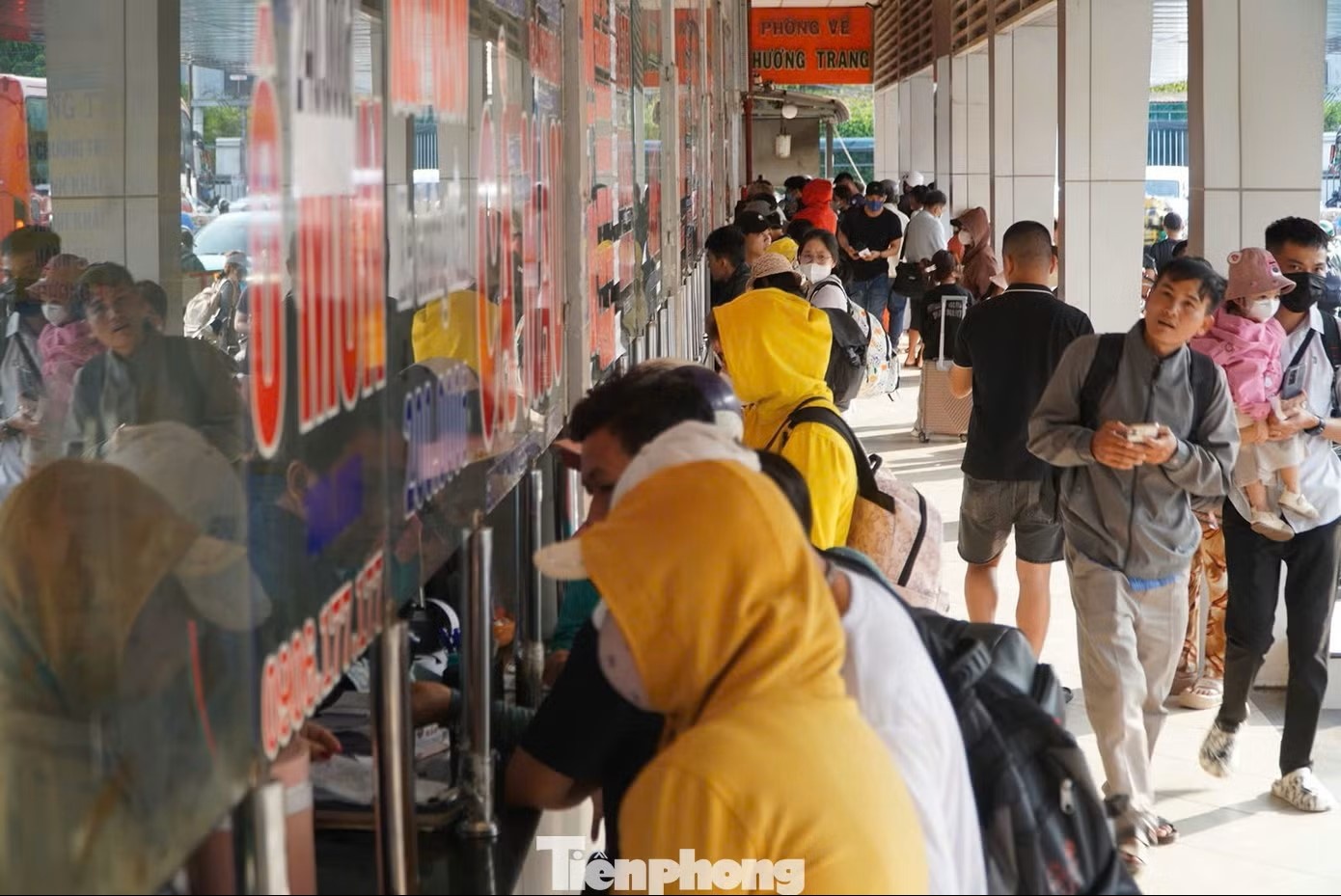 Ben xe mien Tay anh 2