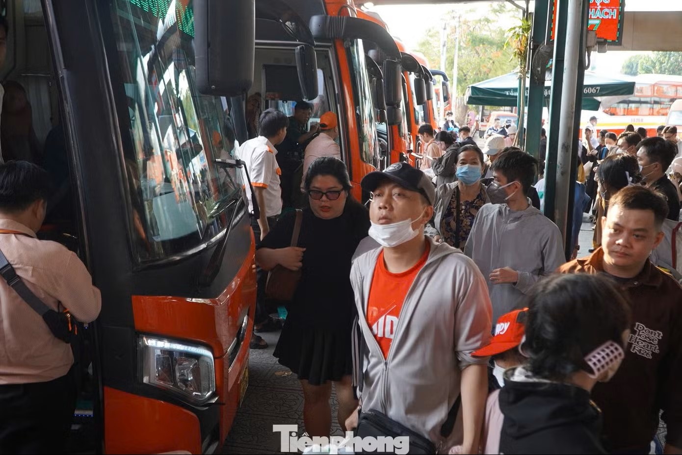 Ben xe mien Tay anh 3