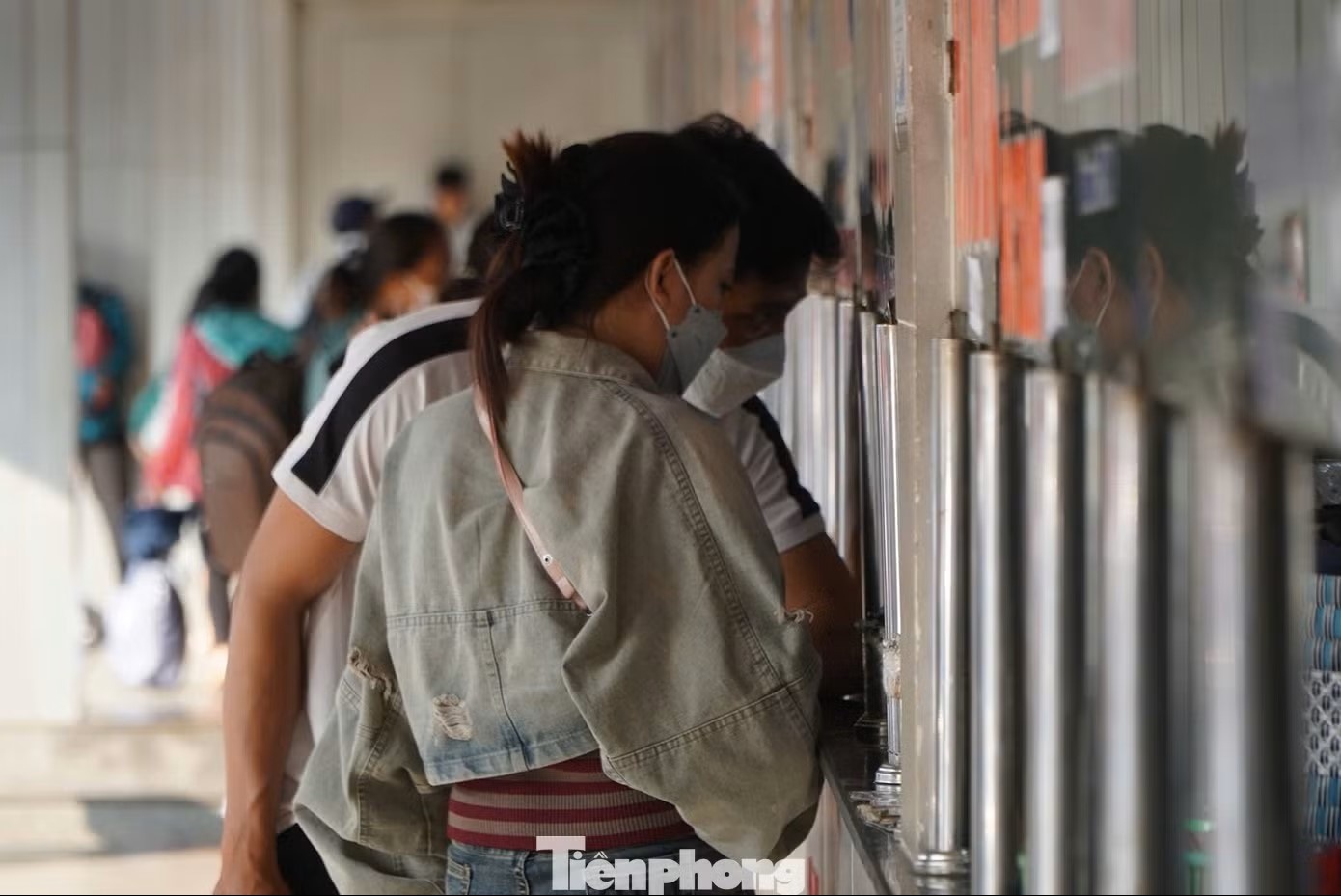 Ben xe mien Tay anh 6