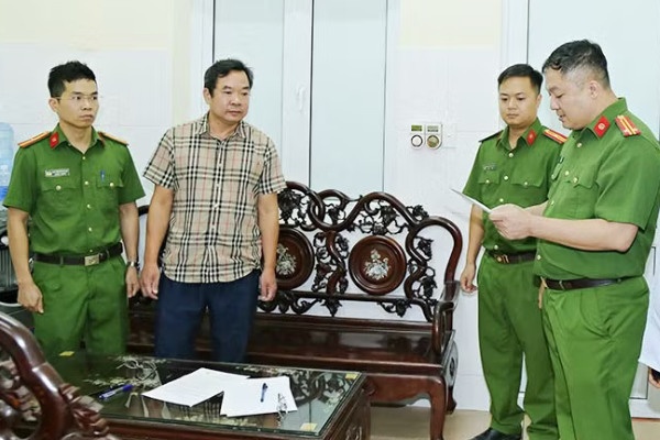 Khoi to them 12 doi tuong lien quan vu mua benh an hiem ngheo hinh anh