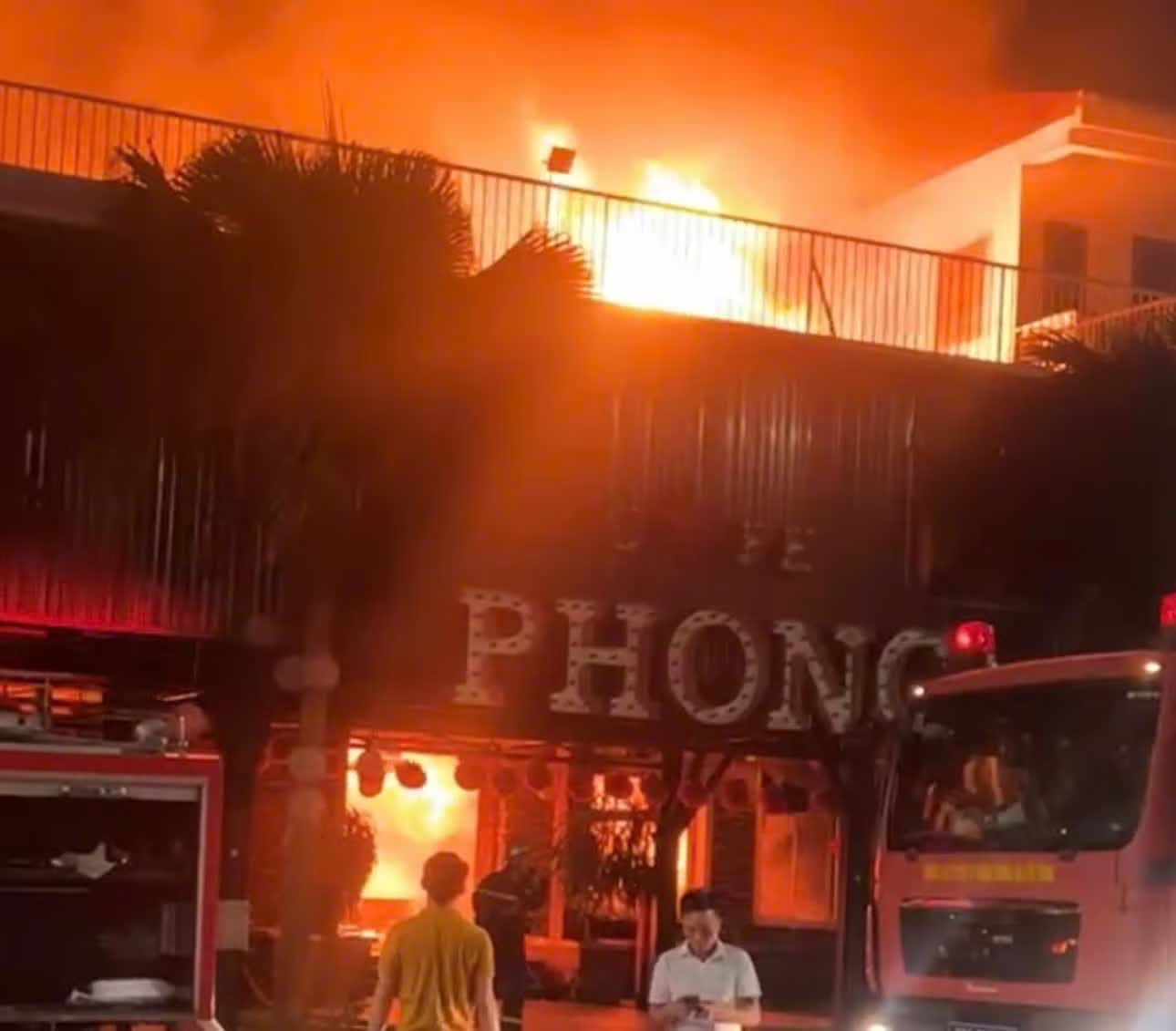 Quan ca phe o Ha Tinh chay trong dem, nhieu tai san bi thieu rui hinh anh