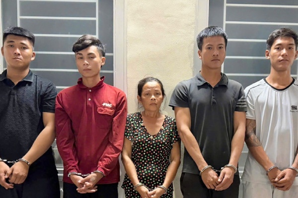 Ghen tuong, vo thue nguoi ra Phu Quoc de chem chong hinh anh